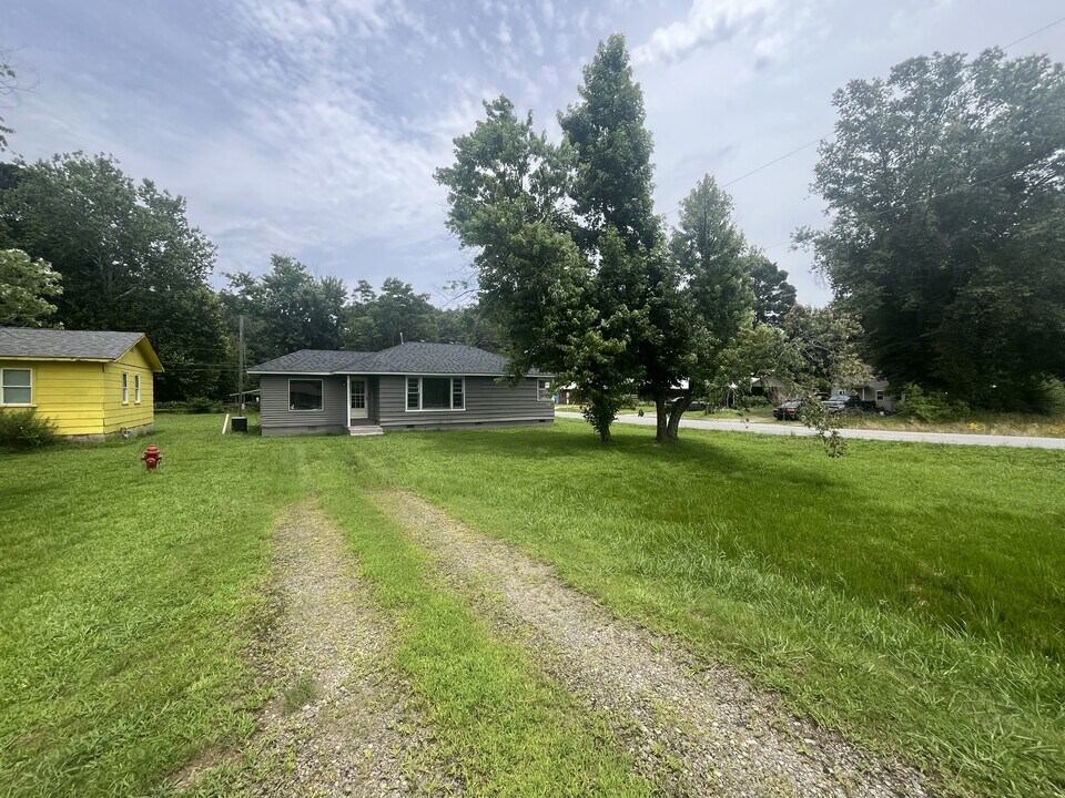 601 Wilbur D Mills Ave in Kensett, AR - Building Photo