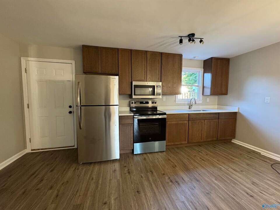 1412 Clinton Ave E in Huntsville, AL - Building Photo