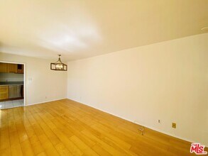 11849 Mayfield Ave-Unit -103 in Los Angeles, CA - Building Photo - Building Photo