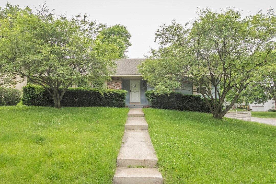 1216 20th St in West Des Moines, IA - Building Photo