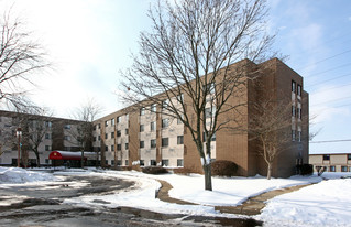 Mayfair Village in Dublin, OH - Building Photo