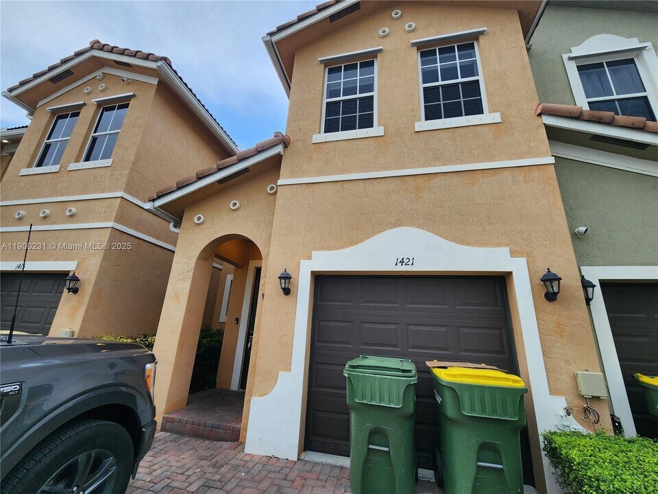 1421 SE 24th Terrace in Homestead, FL - Building Photo