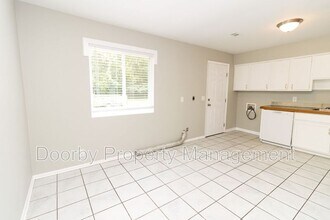2418 Hickory Valley Rd in Chattanooga, TN - Building Photo - Building Photo