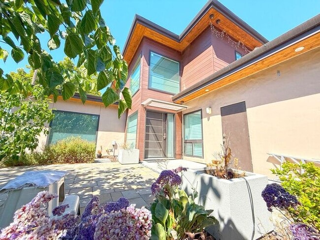 3045 Mauricia Ave in Santa Clara, CA - Building Photo - Building Photo