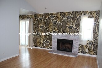 445 Almond Dr in Lodi, CA - Building Photo - Building Photo