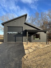 1239 Pow Camp Rd in Crossville, TN - Foto de edificio - Building Photo