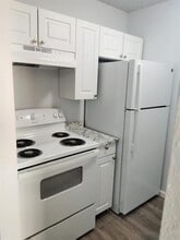 8127 Stonehurst St in Dallas, TX - Building Photo - Building Photo