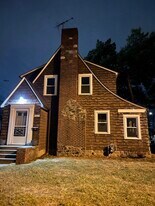 592 E Montcalm St in Pontiac, MI - Building Photo