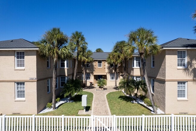 319 1st Ave N in Jacksonville Beach, FL - Foto de edificio - Building Photo