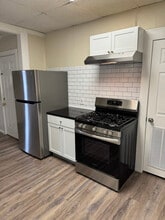 341 Lakeview Ave in Lowell, MA - Foto de edificio - Building Photo