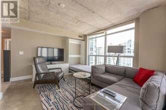 340 Watson St W in Whitby, ON - Building Photo - Building Photo