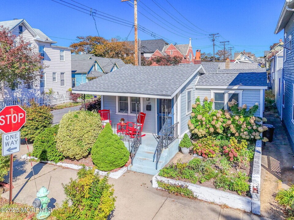 77 Abbott Ave in Ocean Grove, NJ - Building Photo