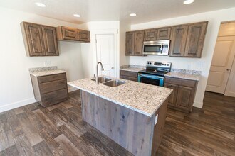 585 340 W in Spanish Fork, UT - Building Photo - Building Photo