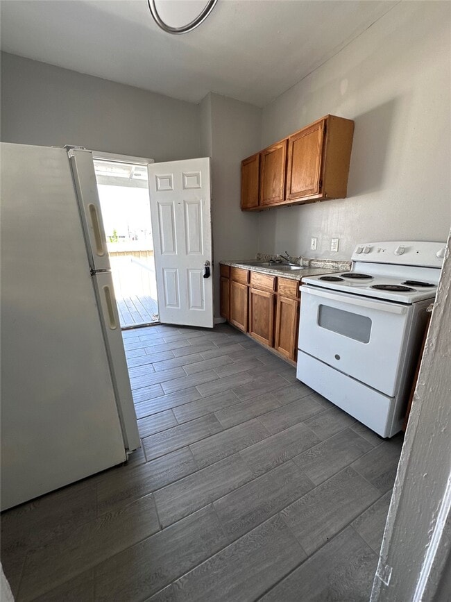 property at 910 37th St