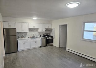 35 S Talmadge St in New Brunswick, NJ - Building Photo - Building Photo