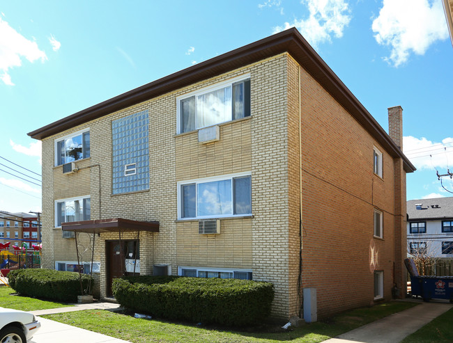 10585 W Touhy Ave in Des Plaines, IL - Building Photo - Building Photo