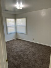 1204 N 11th Ave in Hanford, CA - Building Photo - Building Photo