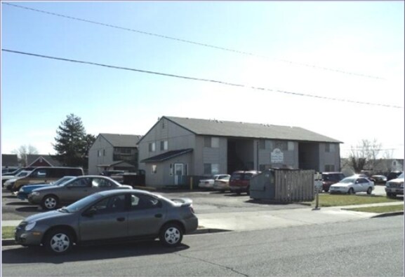 Country Lane Apartments in Sunnyside, WA - Building Photo - Building Photo