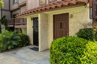 9010 Burke St in Pico Rivera, CA - Foto de edificio - Building Photo