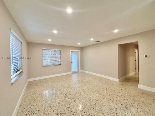 10300 NW 35th Ct in Miami, FL - Building Photo - Building Photo