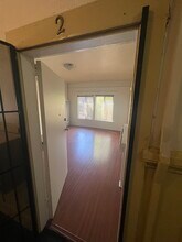 201 Toluca N St, Unit 2 in Los Angeles, CA - Foto de edificio - Building Photo