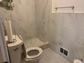 316 Meyran Ave, Unit Apt 1 in Pittsburgh, PA - Building Photo - Building Photo