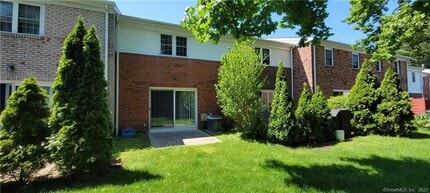 155 Penn Common in Milford, CT - Building Photo - Building Photo