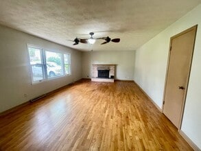 1201 E Lark St in Ozark, MO - Building Photo - Building Photo