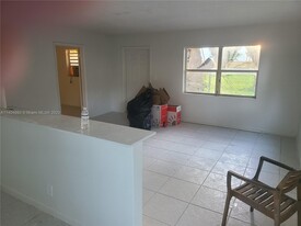 820 SW 29th St, Unit C Apartamentos