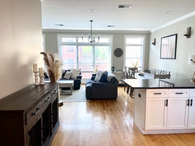 1410 W Belmont Ave, Unit 2 in Chicago, IL - Building Photo - Building Photo