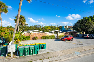 The Savoy apartments in Cocoa Beach, FL - Building Photo - Building Photo