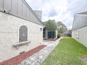 9635 SW 74th St in Miami, FL - Building Photo - Building Photo