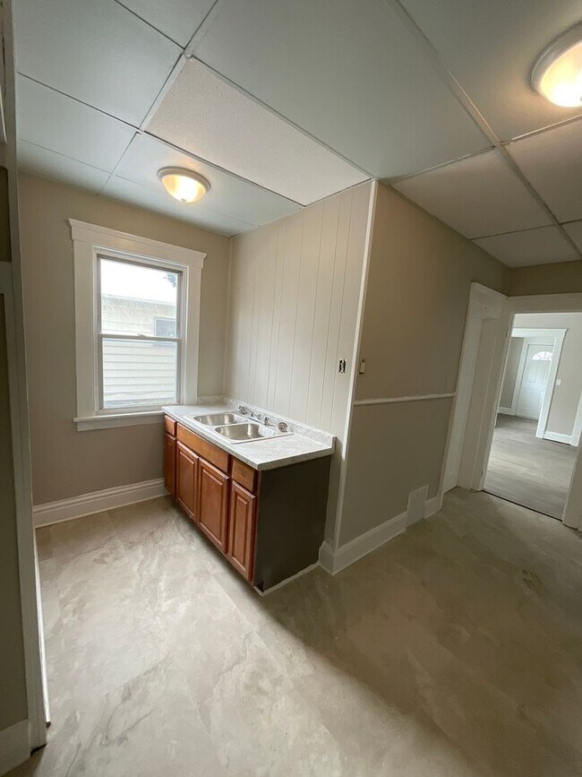 1004 West Ave in Elyria, OH - Building Photo - Building Photo