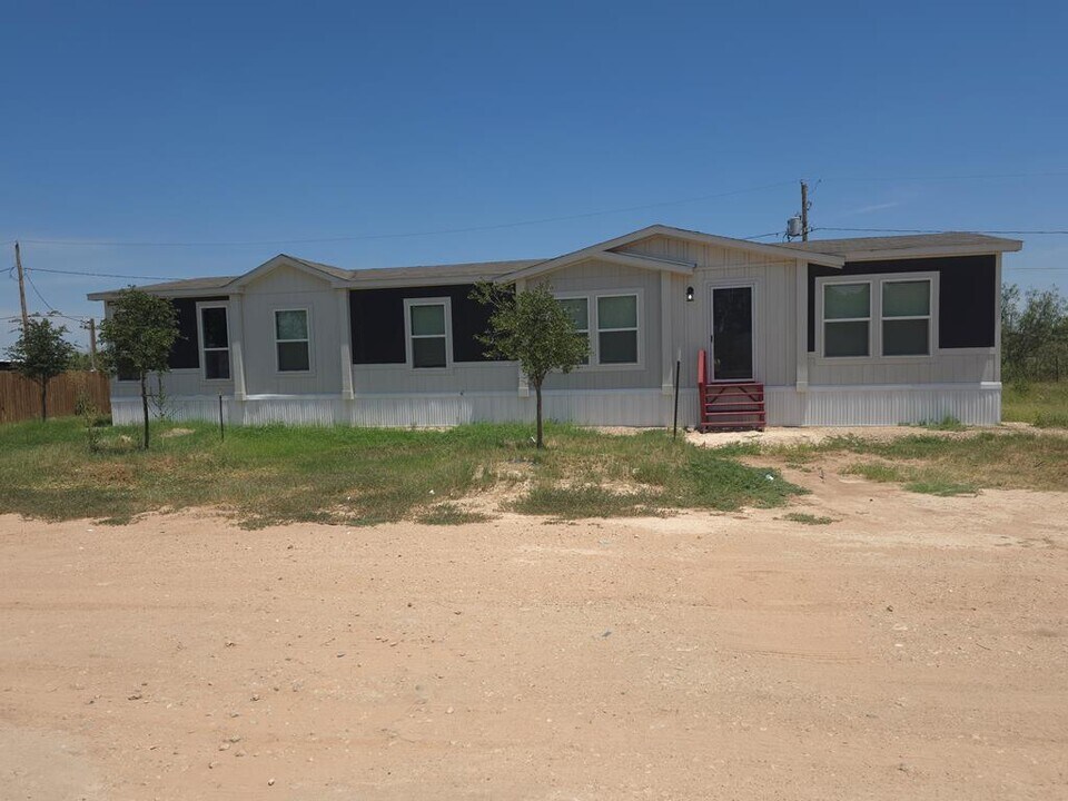 7204 W Dunn St in Odessa, TX - Foto de edificio