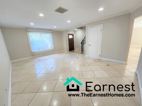 7006 Valmont St, Unit Unit B in Los Angeles, CA - Building Photo - Building Photo