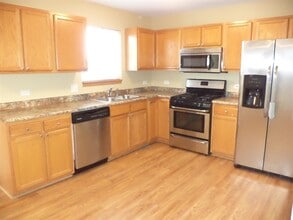 2016 Dawn Ln in Zion, IL - Building Photo - Building Photo