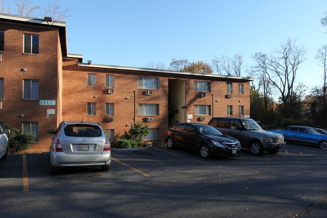 Woodhaven Apartments in Capitol Heights, MD - Foto de edificio - Building Photo