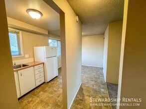 1429 W Broadway in Eugene, OR - Building Photo - Building Photo