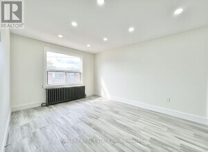 15 Stavebank Rd S in Mississauga, ON - Building Photo - Building Photo