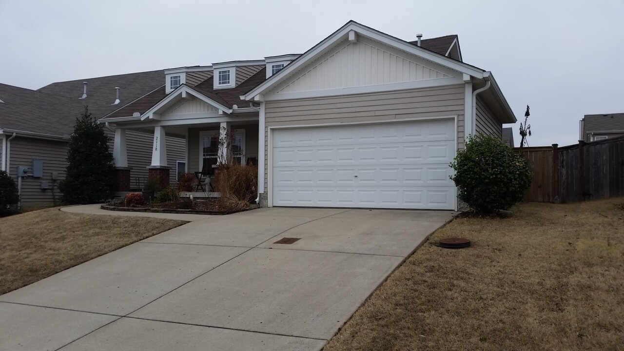 2118 Erin Lane in Mount Juliet, TN - Building Photo