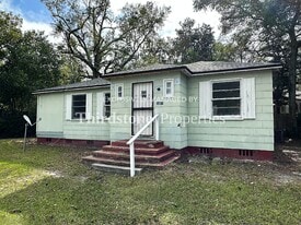 562 W 49th St in Jacksonville, FL - Building Photo