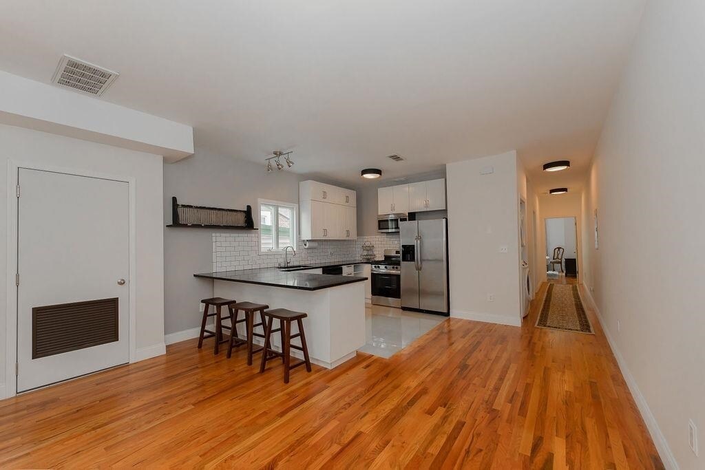 213 New York Ave in Jersey City, NJ - Building Photo