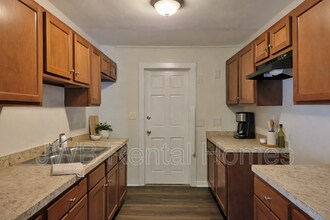 214 Santa Barbara St in Jacksonville, FL - Building Photo - Building Photo