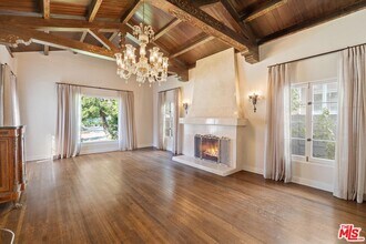 208 S Rodeo Dr in Beverly Hills, CA - Building Photo - Building Photo