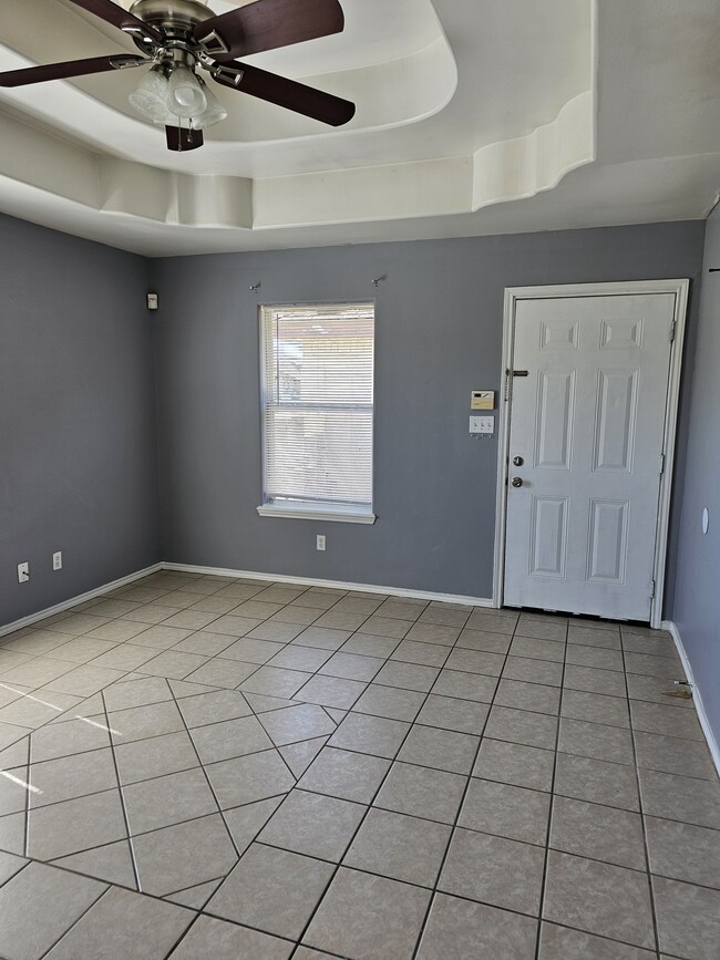 716 W Bronze Dr, Unit apt # 1 in Pharr, TX - Building Photo - Building Photo