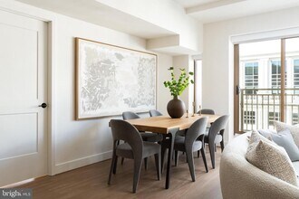 1425 New York Ave NW in Washington, DC - Foto de edificio - Building Photo