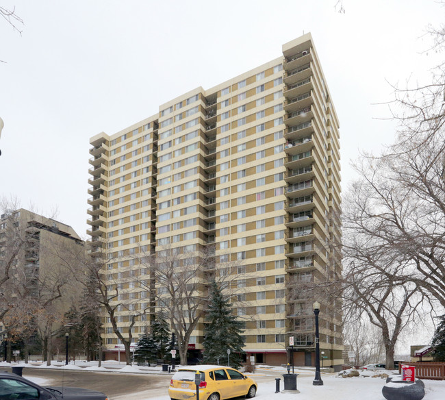 Hillside Estates in Edmonton, AB - Building Photo - Building Photo