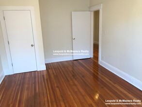 15 Mount Hood Rd, Unit 4 in Boston, MA - Foto de edificio - Building Photo