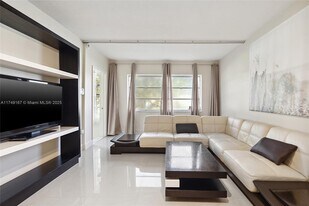 2820 NE 201st Terrace in Aventura, FL - Building Photo
