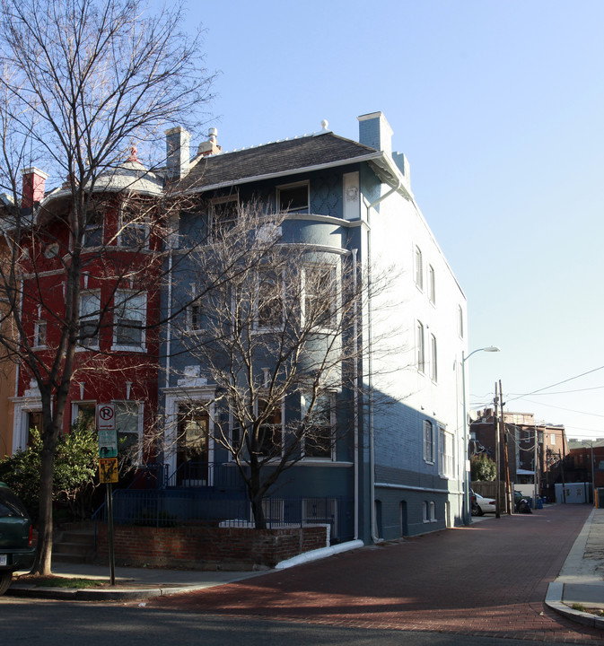 2509 Cliffbourne Pl NW in Washington, DC - Building Photo